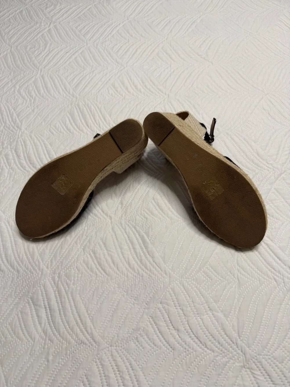 Journee Collection Ashlyn Women’s Black Espadrille Wedge Heels. Size 8.5 - Picture 7 of 7